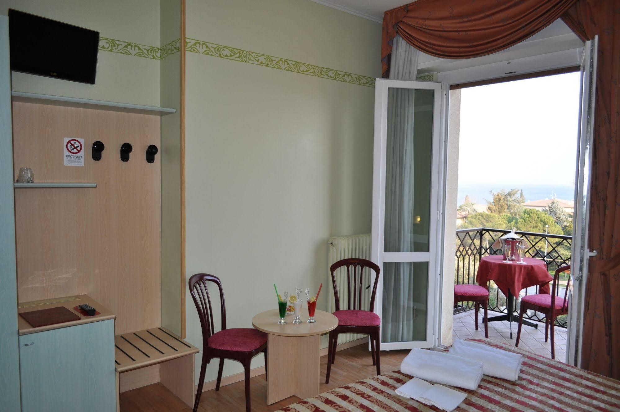 Hotel Alsazia Sirmione Exterior foto