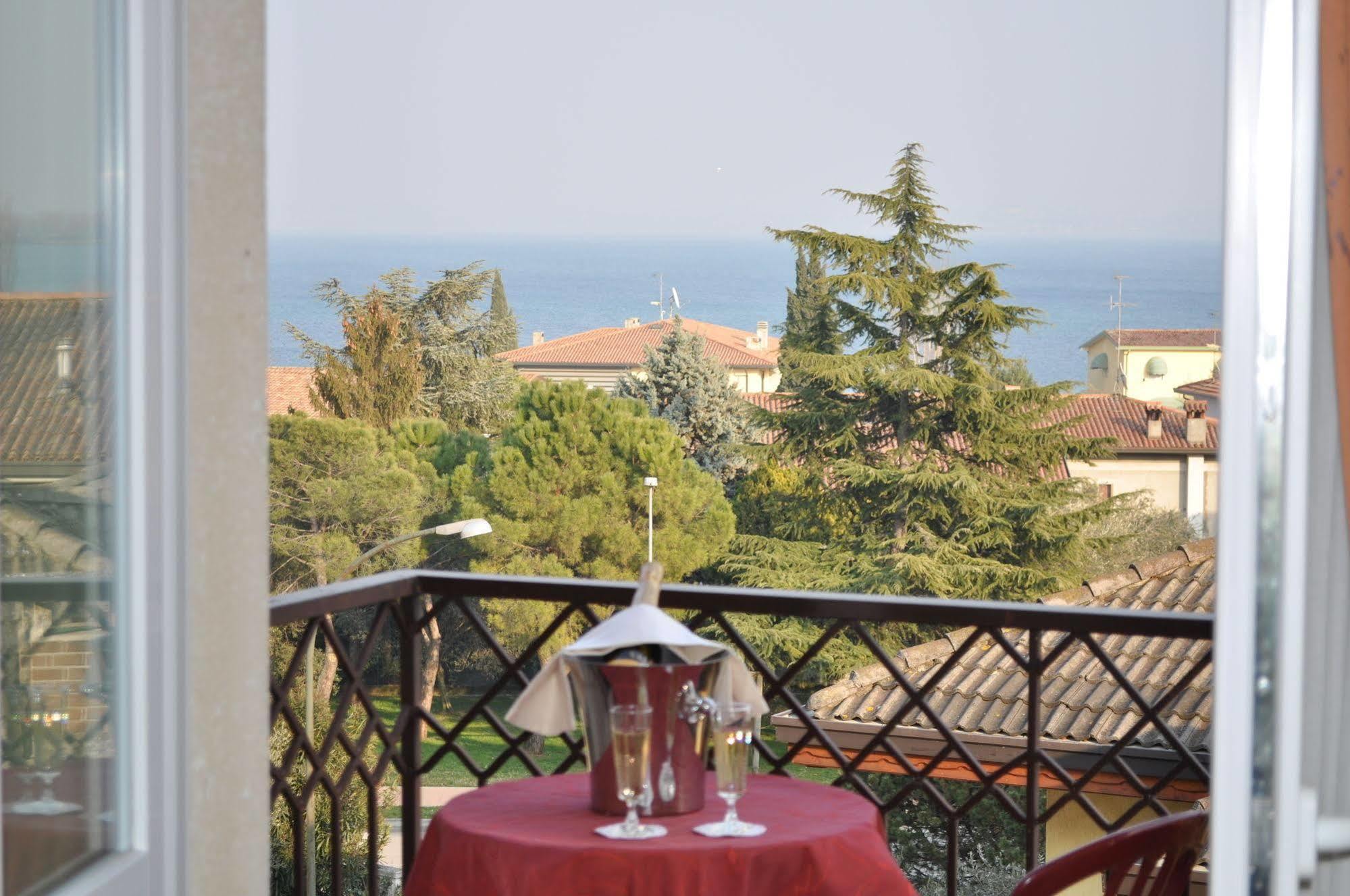 Hotel Alsazia Sirmione Exterior foto